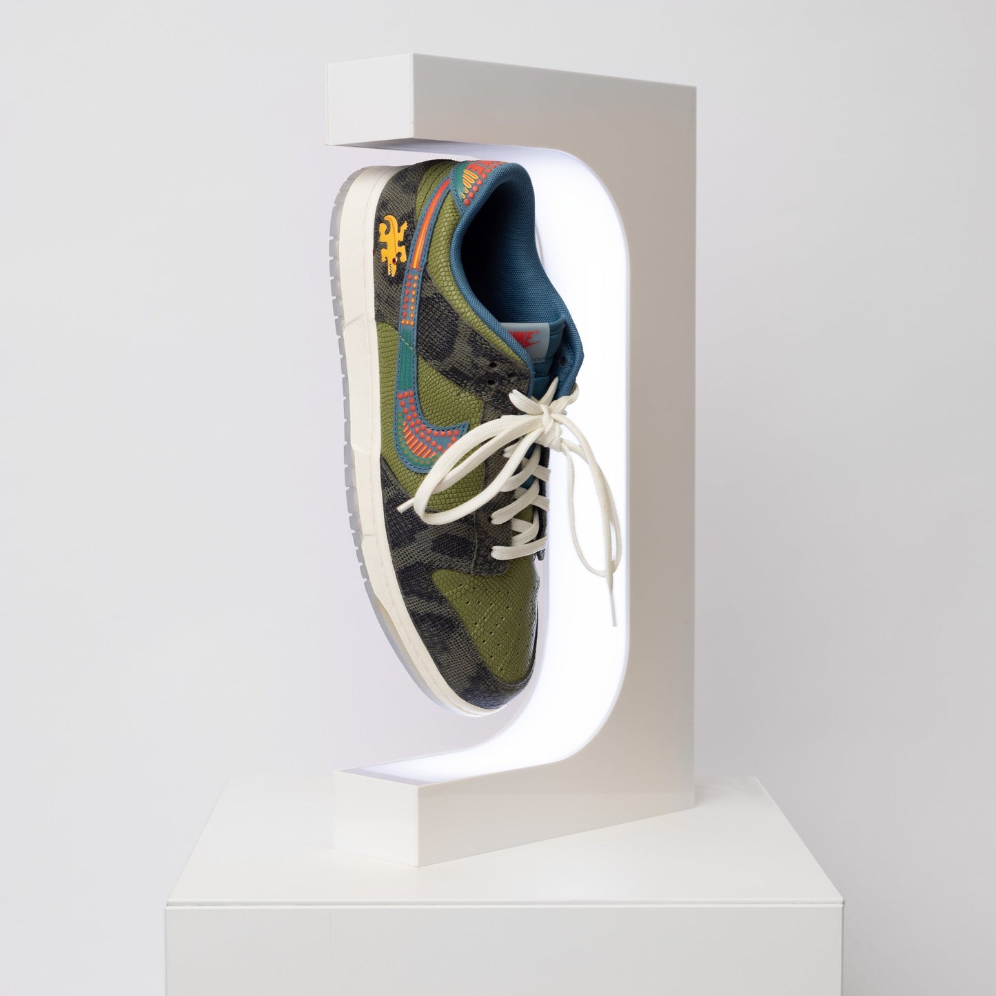 Floating Sneaker Display: Lucite Shoe Levitation Holder with LED Light-Up Shelves for Unique Showcases