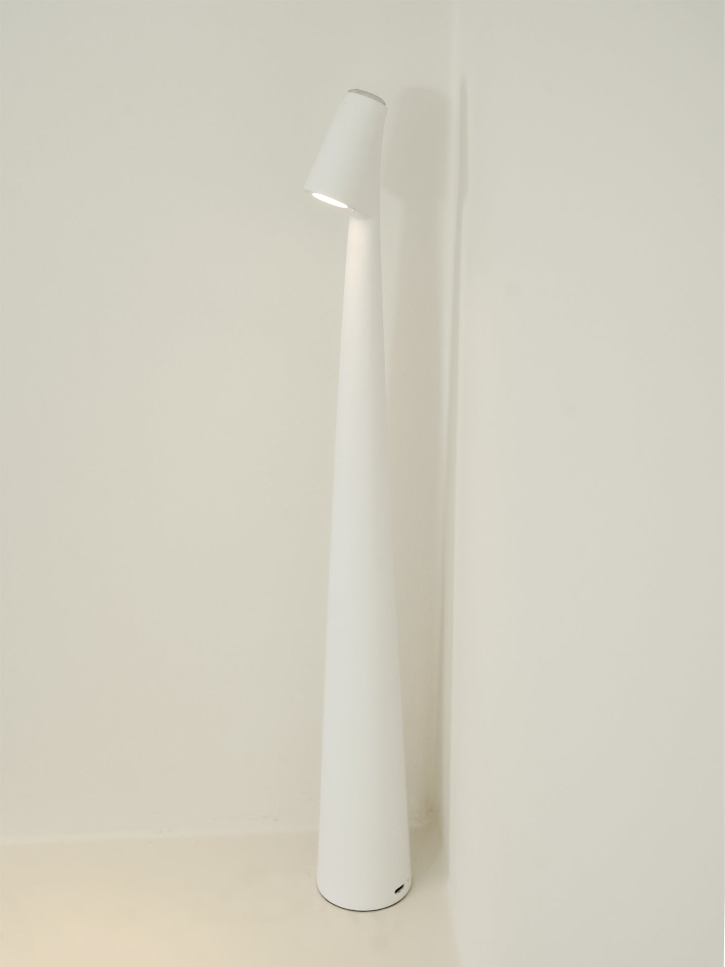 LED Built-in Battery Table Lamp - Portable Wireless Design for Indoor & Outdoor Use