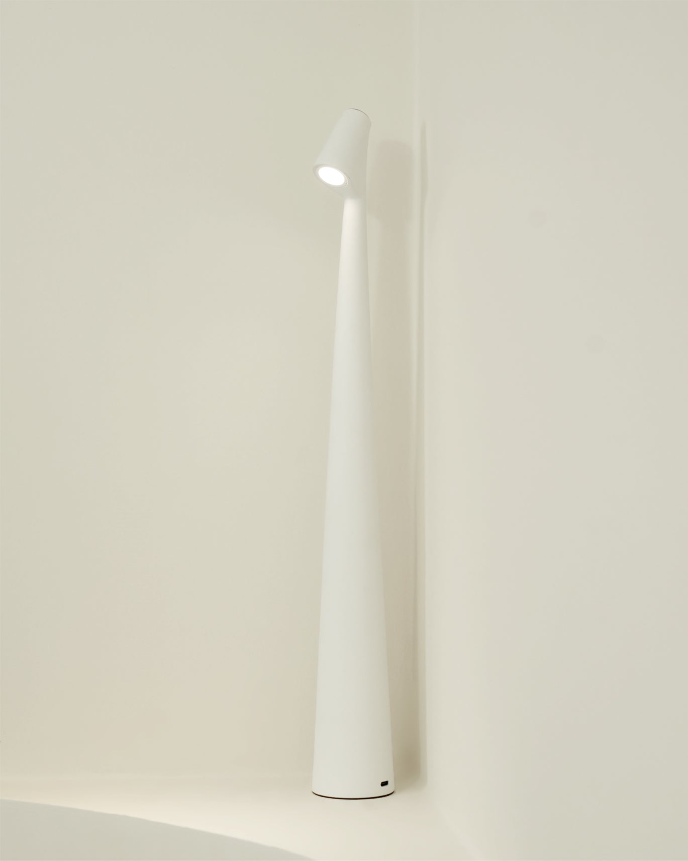 LED Built-in Battery Table Lamp - Portable Wireless Design for Indoor & Outdoor Use