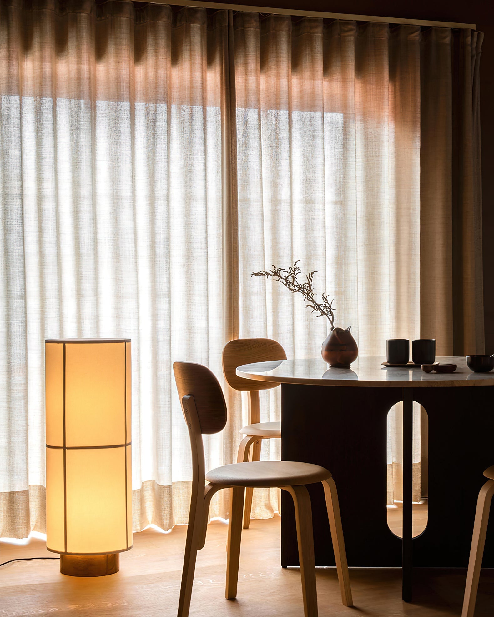 Linen Table Lamp with Adjustable Brightness for Living Room, Bedroom, and Office Decor