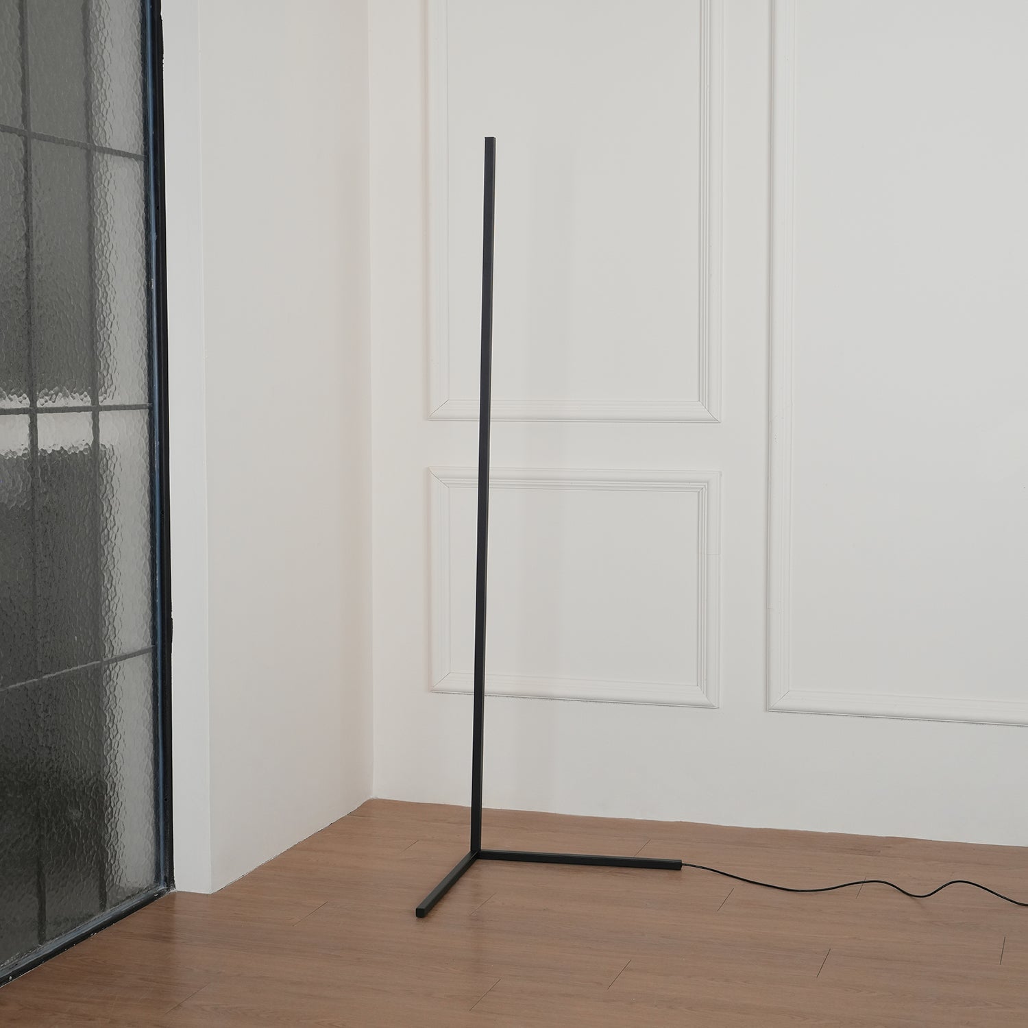 Minimalist LED Floor Lamp | Slim Profile, Remote Control & Ideal for Indoor Spaces