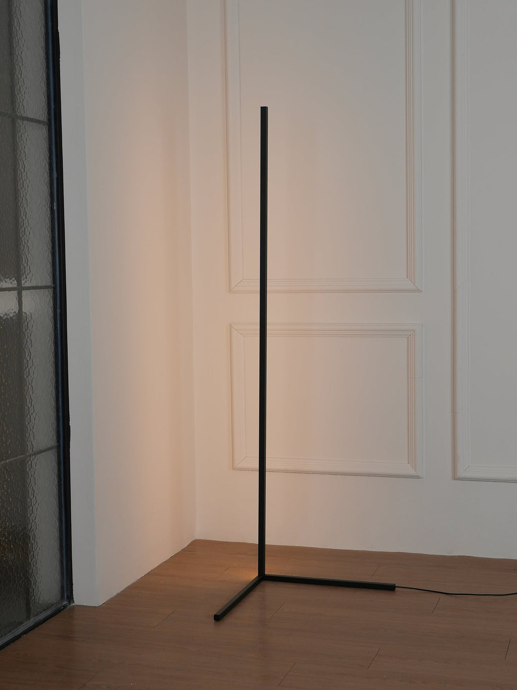 Minimalist LED Floor Lamp | Slim Profile, Remote Control & Ideal for Indoor Spaces