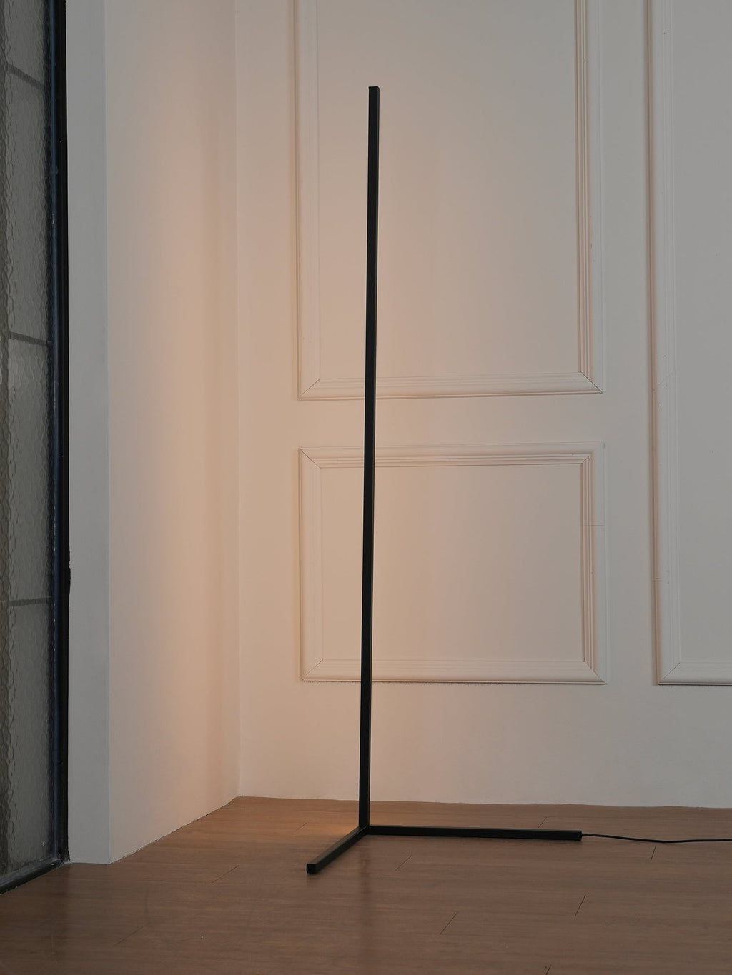 Minimalist LED Floor Lamp | Slim Profile, Remote Control & Ideal for Indoor Spaces