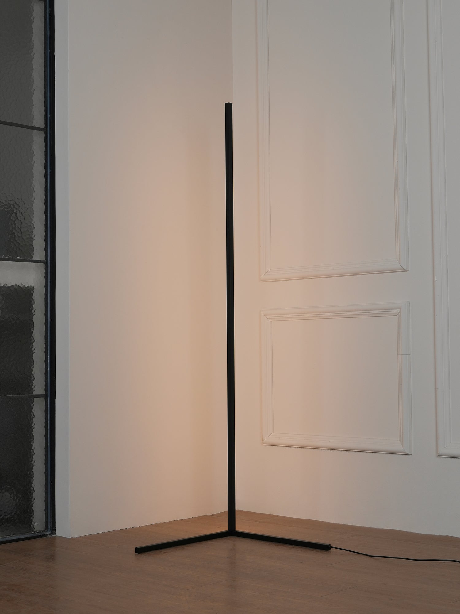 Minimalist LED Floor Lamp | Slim Profile, Remote Control & Ideal for Indoor Spaces