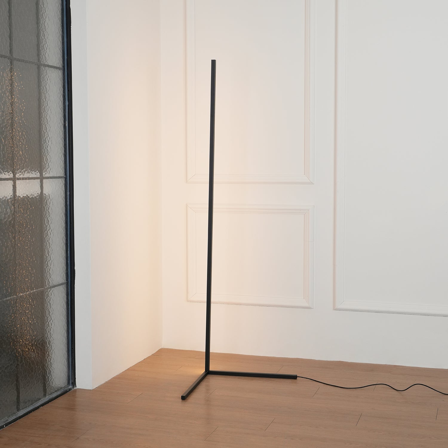 Minimalist LED Floor Lamp | Slim Profile, Remote Control & Ideal for Indoor Spaces