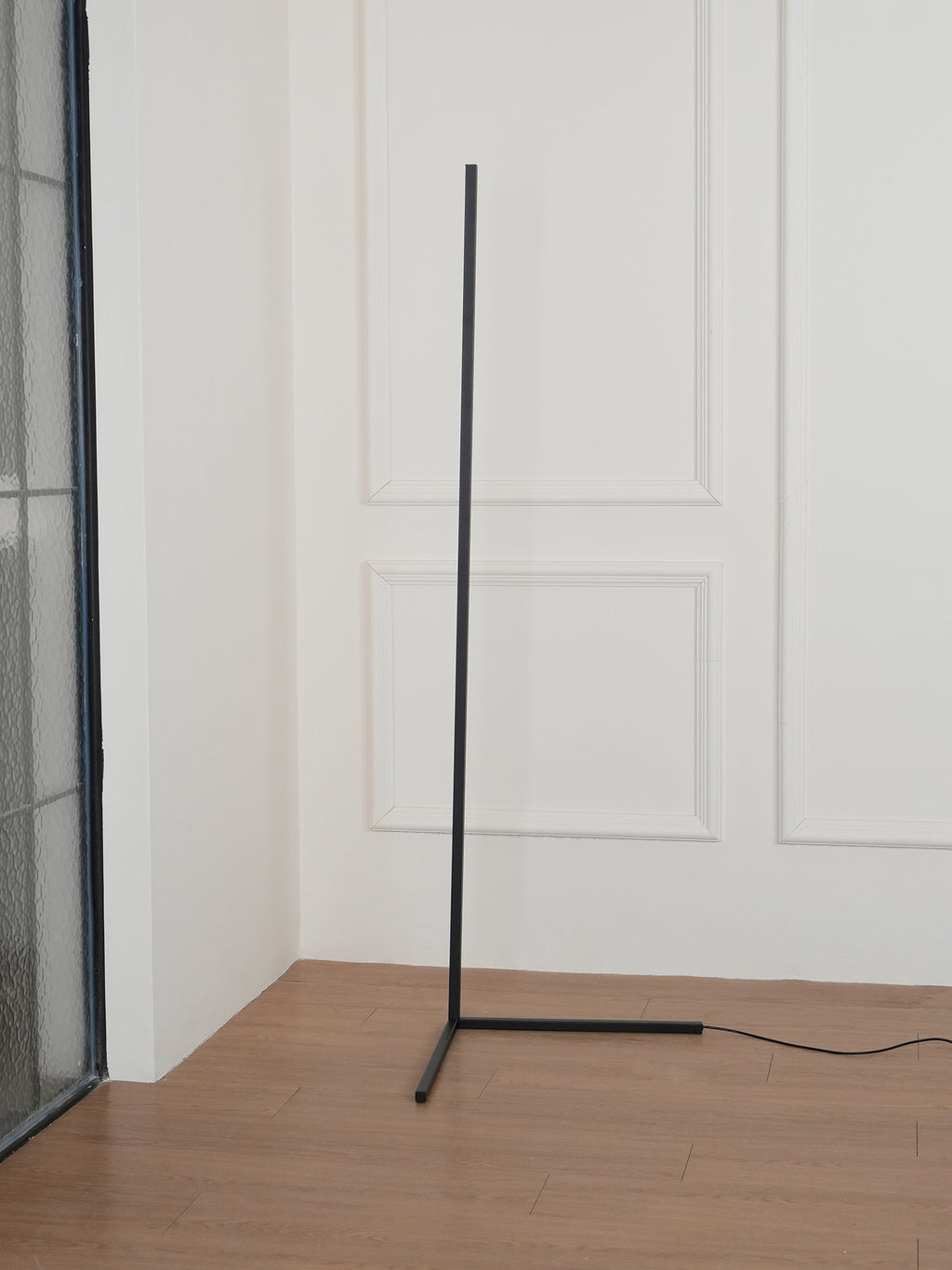 Minimalist LED Floor Lamp | Slim Profile, Remote Control & Ideal for Indoor Spaces