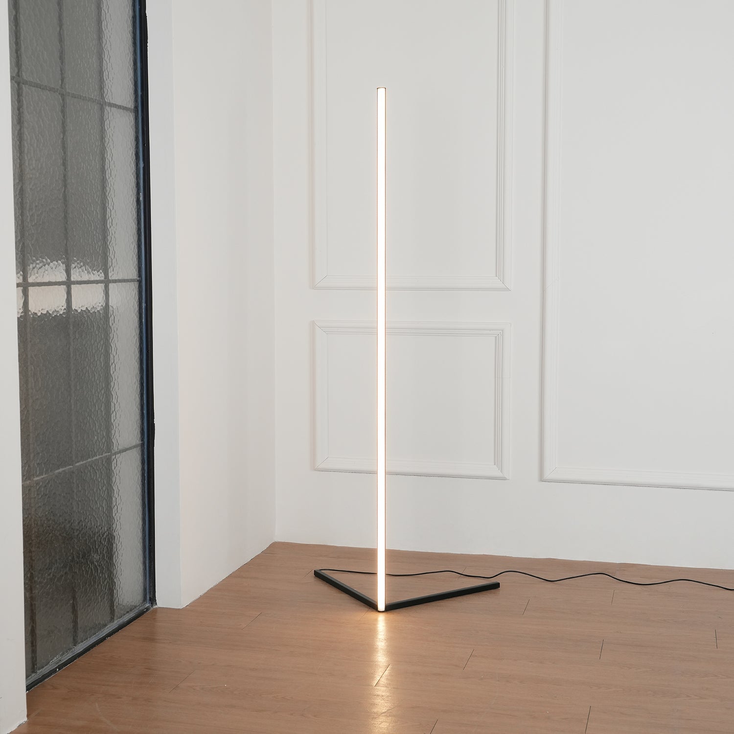 Minimalist LED Floor Lamp | Slim Profile, Remote Control & Ideal for Indoor Spaces
