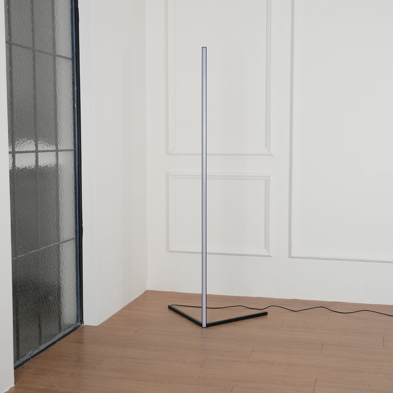 Minimalist LED Floor Lamp | Slim Profile, Remote Control & Ideal for Indoor Spaces