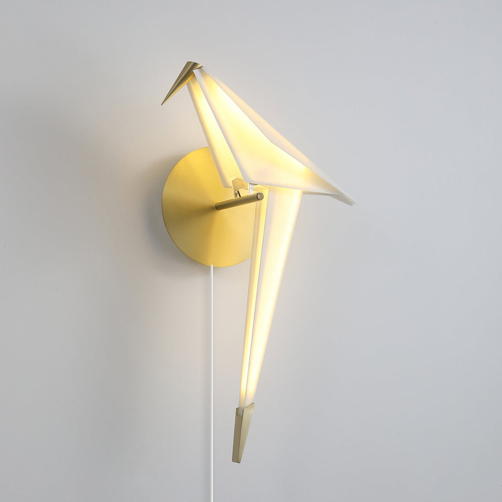 Plug-In Wall Lamp with Perching Bird Design - Decorative Lighting for Living Room & Bedroom