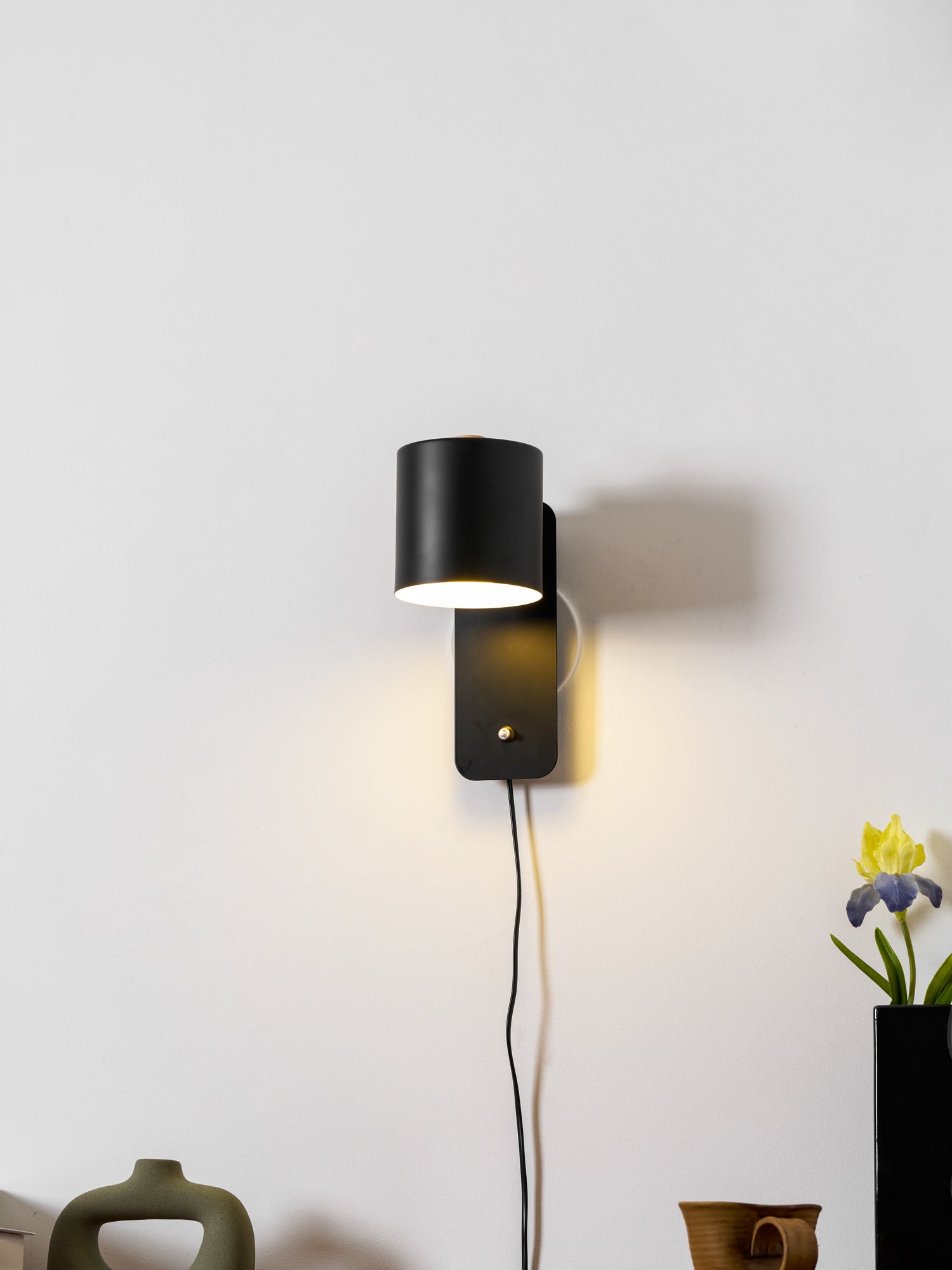 Rotatable Cylinder Plug-in Wall Lamp | 350-Degree Adjustable, Minimalist Design for Modern Indoor Spaces