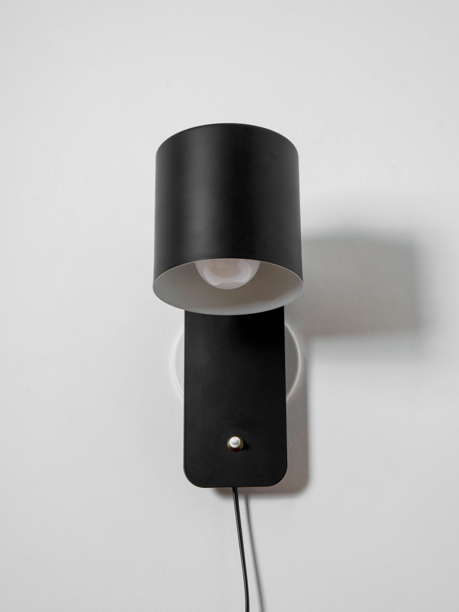 Rotatable Cylinder Plug-in Wall Lamp | 350-Degree Adjustable, Minimalist Design for Modern Indoor Spaces