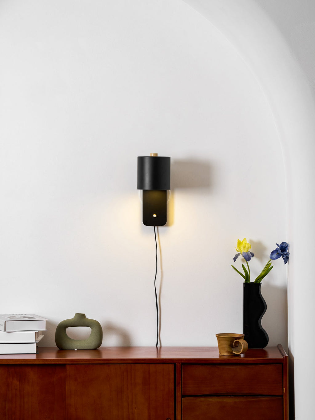 Rotatable Cylinder Plug-in Wall Lamp | 350-Degree Adjustable, Minimalist Design for Modern Indoor Spaces
