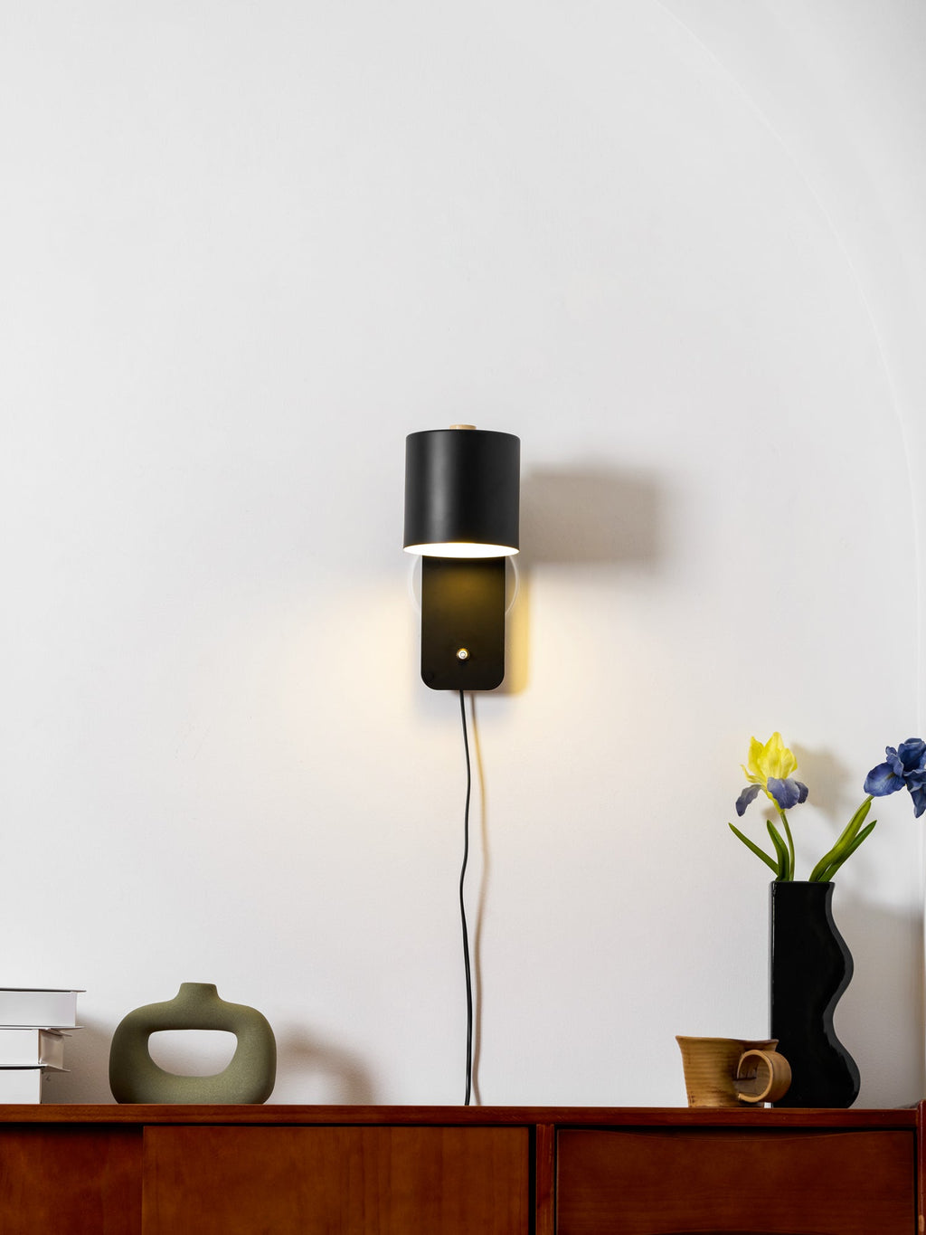 Rotatable Cylinder Plug-in Wall Lamp | 350-Degree Adjustable, Minimalist Design for Modern Indoor Spaces
