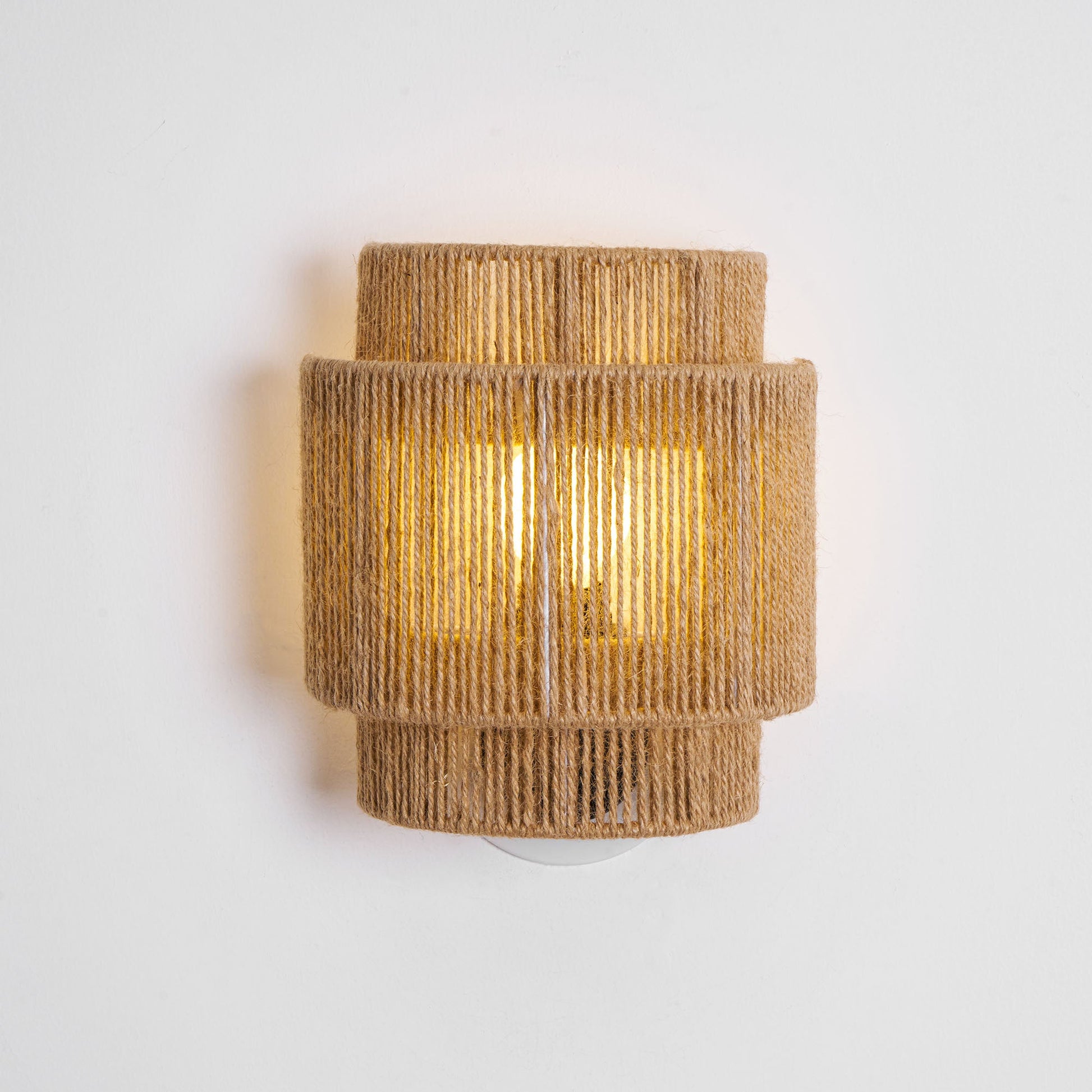 Rustic Weave Wall Lamp | Handwoven Hemp Rope Design for Cozy Indoor Lighting