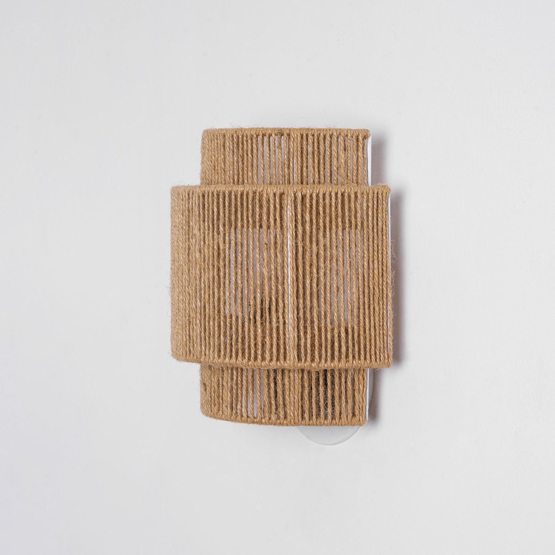 Rustic Weave Wall Lamp | Handwoven Hemp Rope Design for Cozy Indoor Lighting