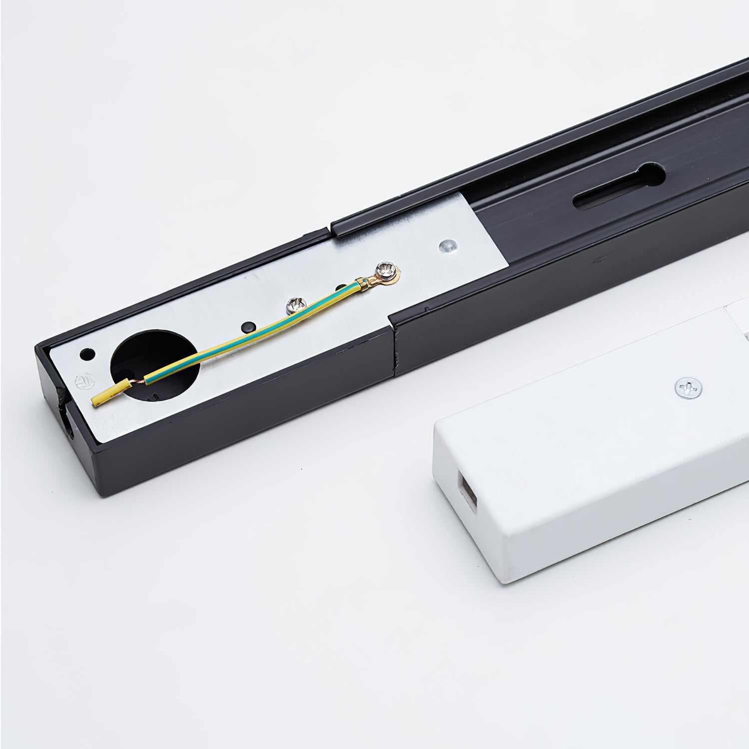 Sleek Cylinder Track Light | Dimmable, 30° Beam Angle & Ideal for Modern Indoor Spaces