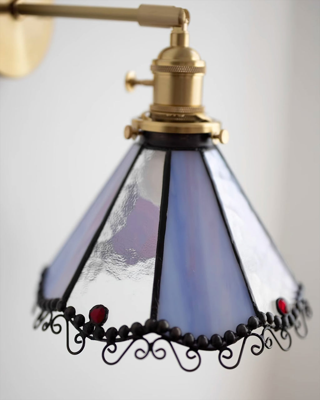 Tiffany Style Wall Light Fixture - Stained Glass Design for Living Room, Bedroom & Hallway Lighting