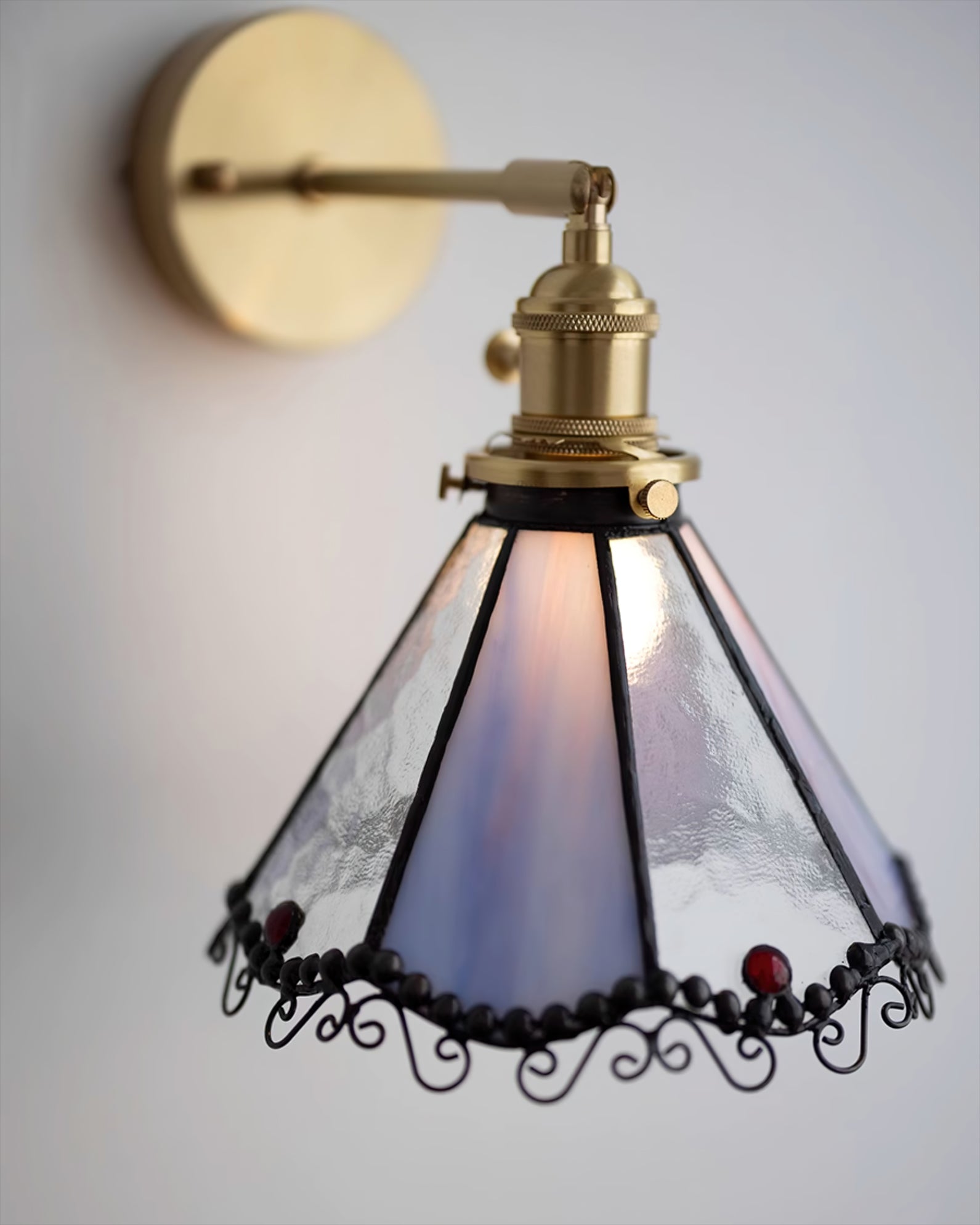 Tiffany Style Wall Light Fixture - Stained Glass Design for Living Room, Bedroom & Hallway Lighting