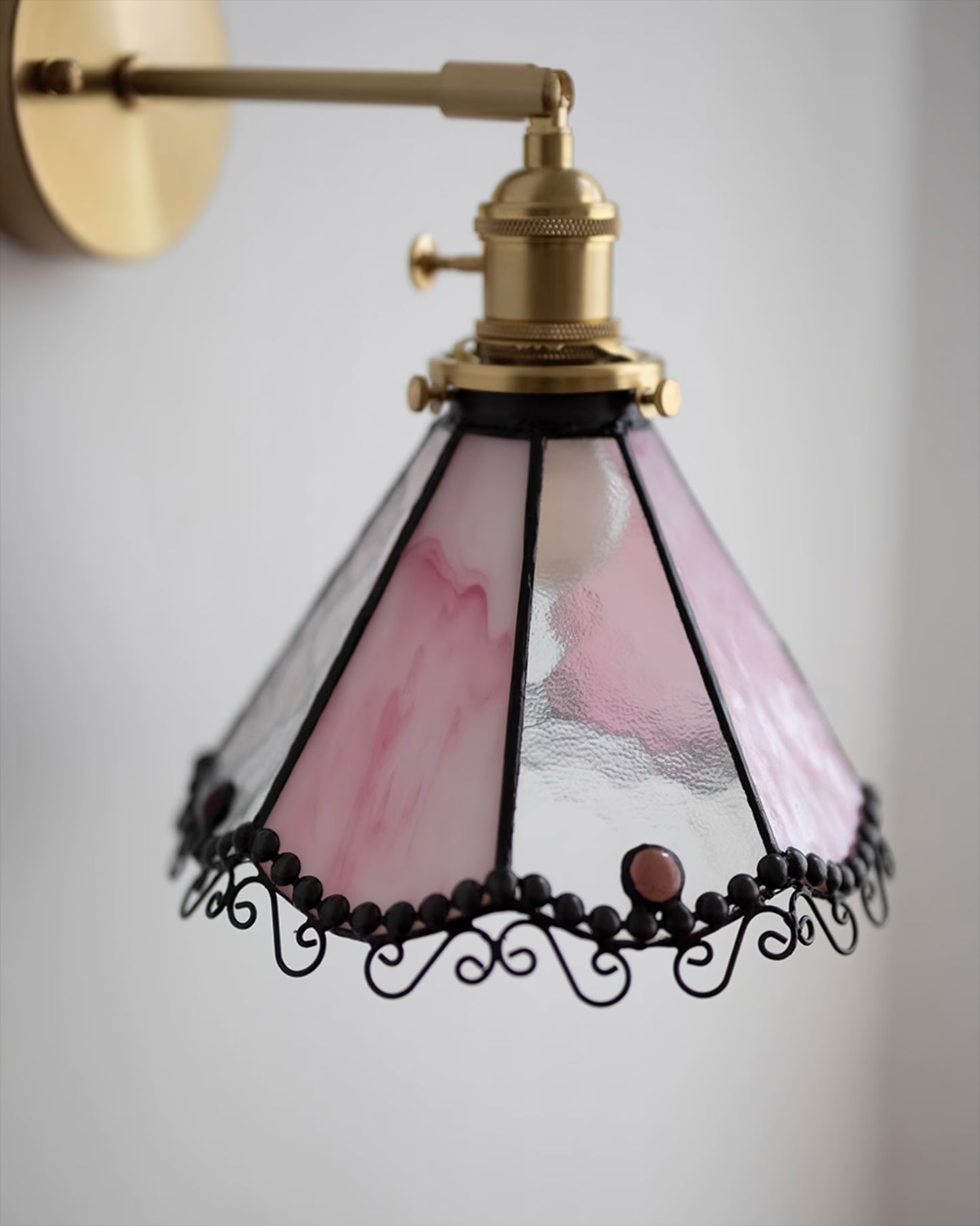 Tiffany Style Wall Light Fixture - Stained Glass Design for Living Room, Bedroom & Hallway Lighting