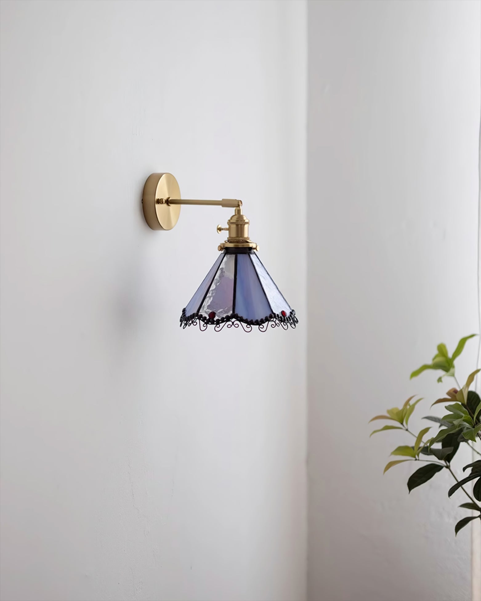 Tiffany Style Wall Light Fixture - Stained Glass Design for Living Room, Bedroom & Hallway Lighting