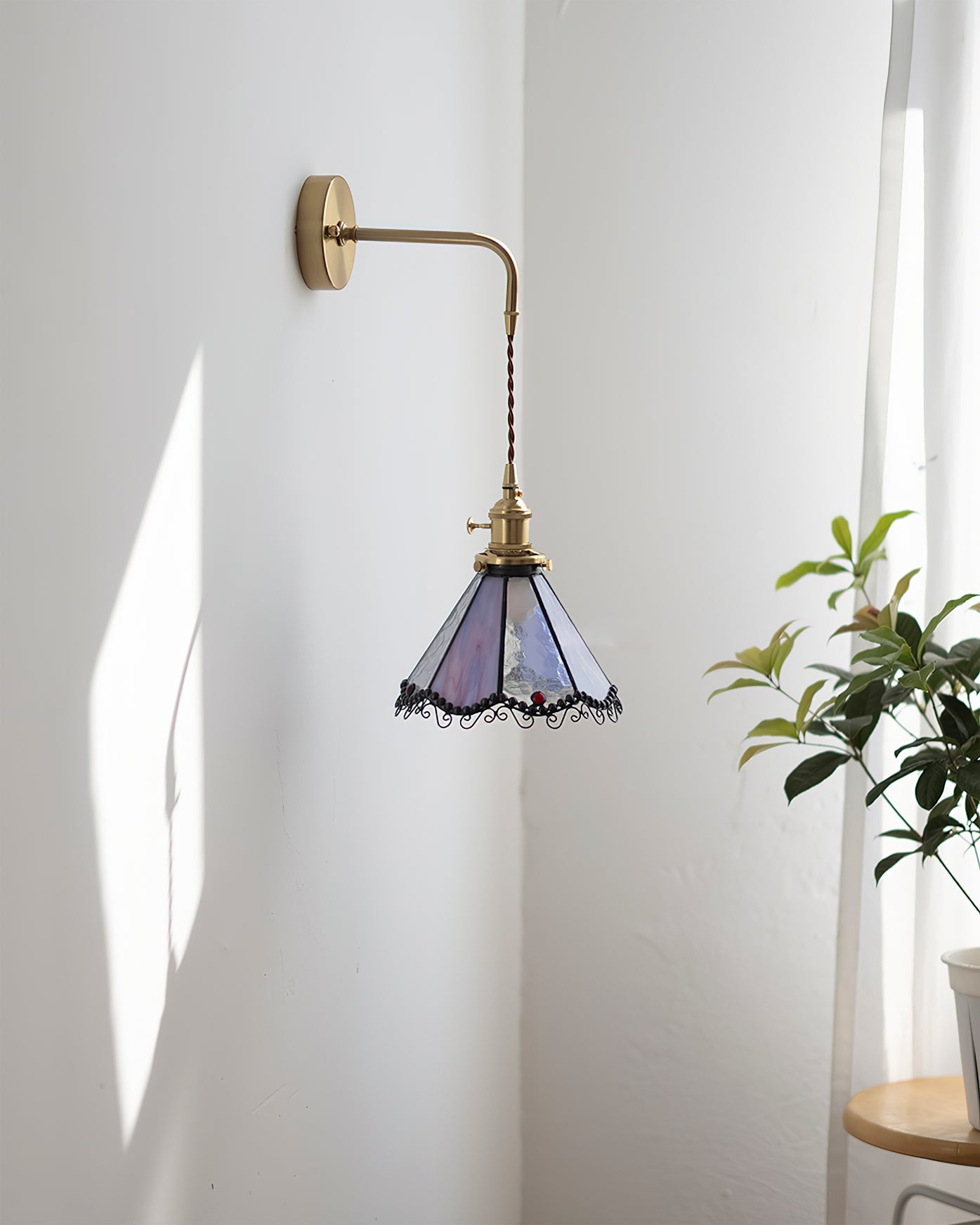 Tiffany Style Wall Light Fixture - Stained Glass Design for Living Room, Bedroom & Hallway Lighting