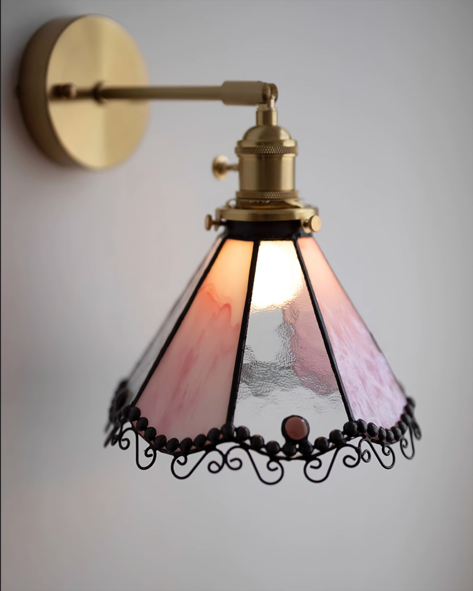 Tiffany Style Wall Light Fixture - Stained Glass Design for Living Room, Bedroom & Hallway Lighting