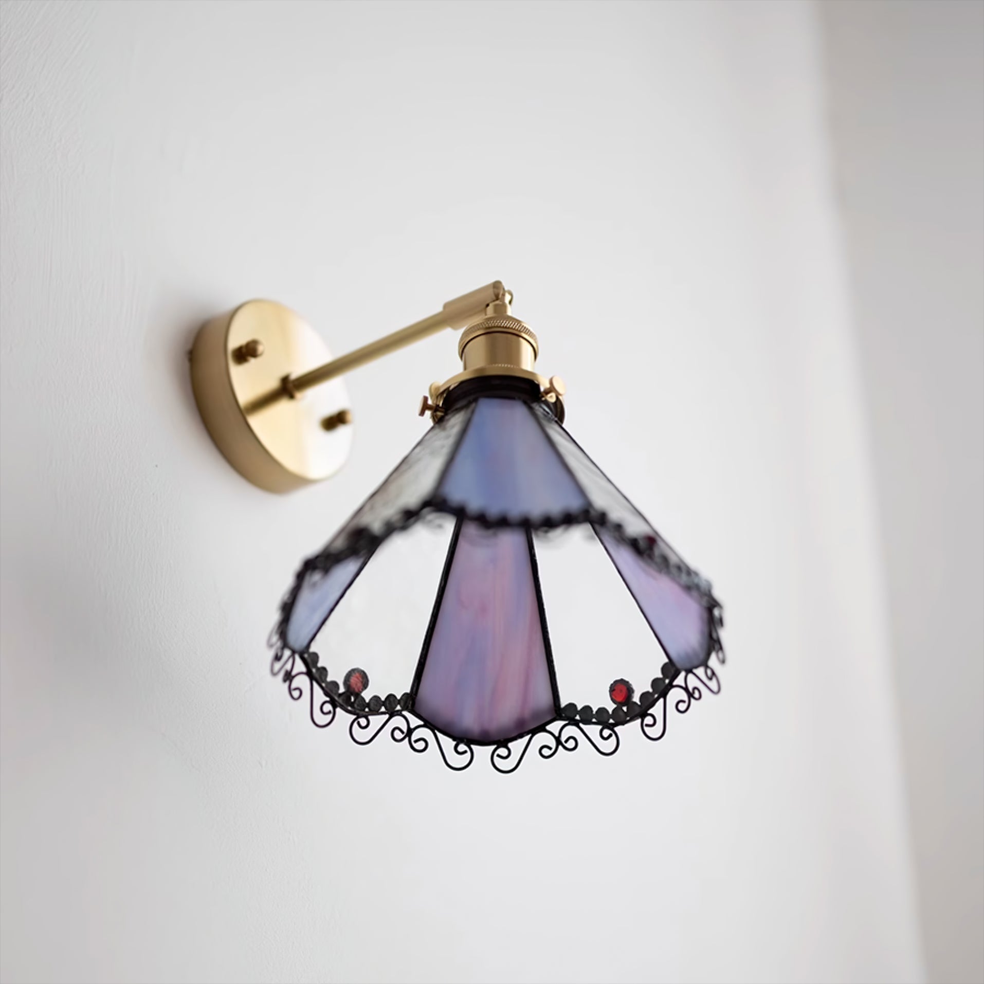 Tiffany Style Wall Light Fixture - Stained Glass Design for Living Room, Bedroom & Hallway Lighting