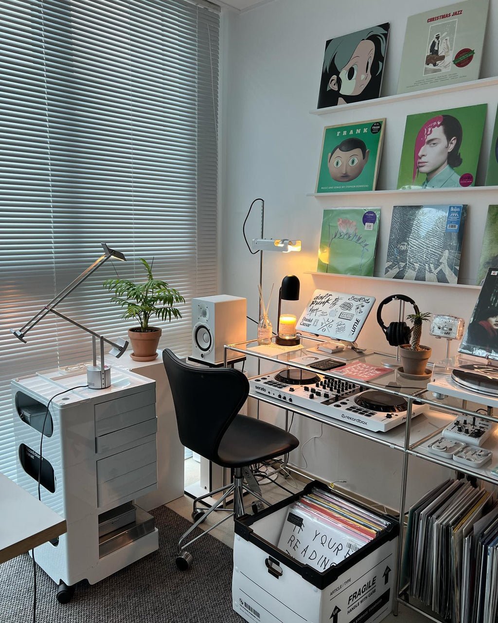 Spider Floor Lamp | Adjustable Metal Reflector with LED Bulb for Indoor Use