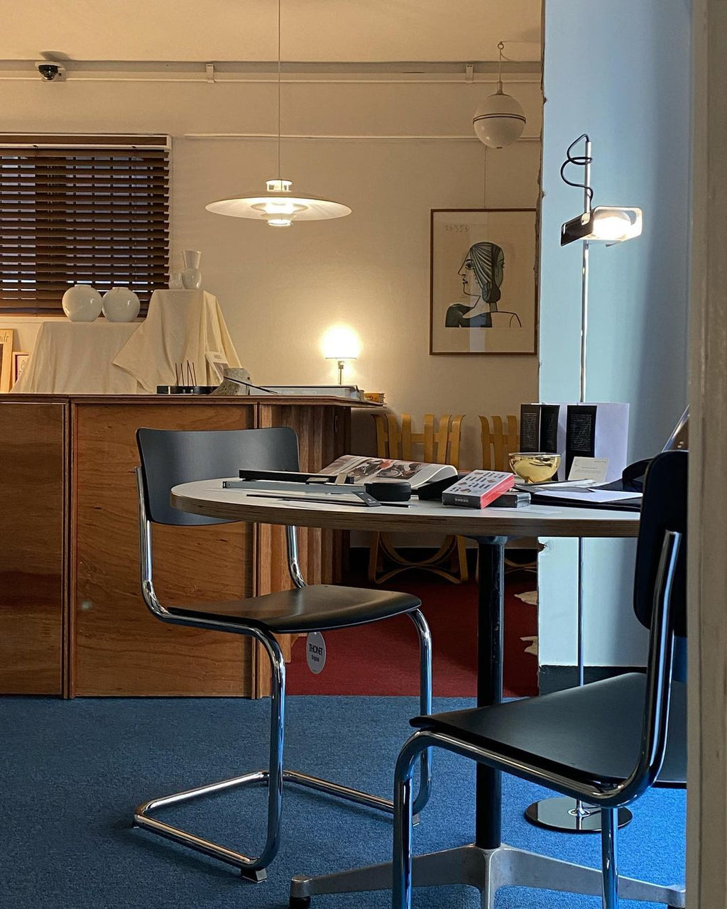 Spider Floor Lamp | Adjustable Metal Reflector with LED Bulb for Indoor Use