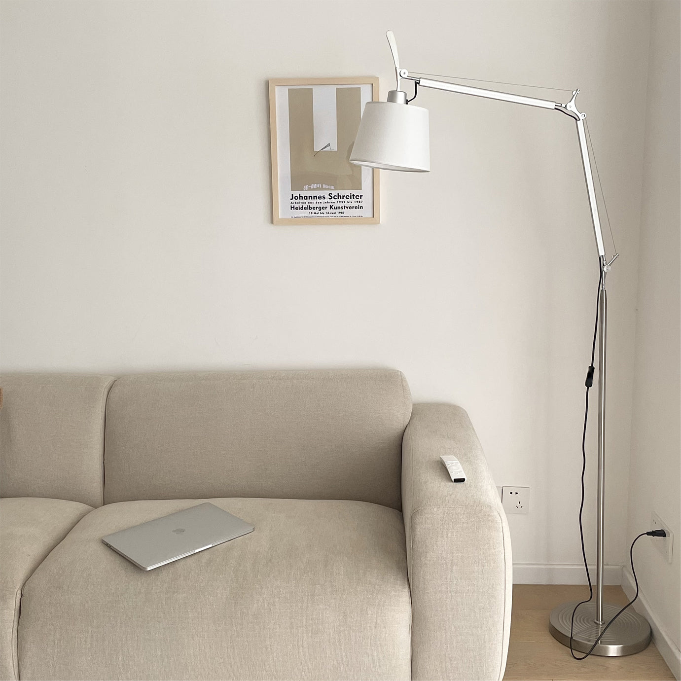 LED Modern Classic Floor Lamp with Adjustable Height for Living Room & Bedroom Lighting