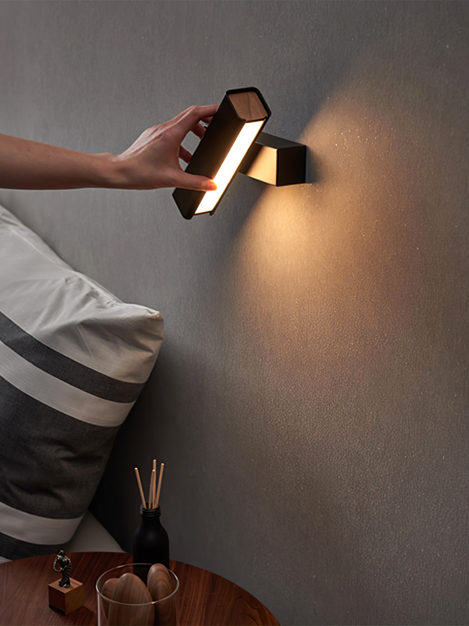 LED Clasp Wall Lamp - Adjustable Arm Fixture for Living Room, Bedroom & Hallway Lighting