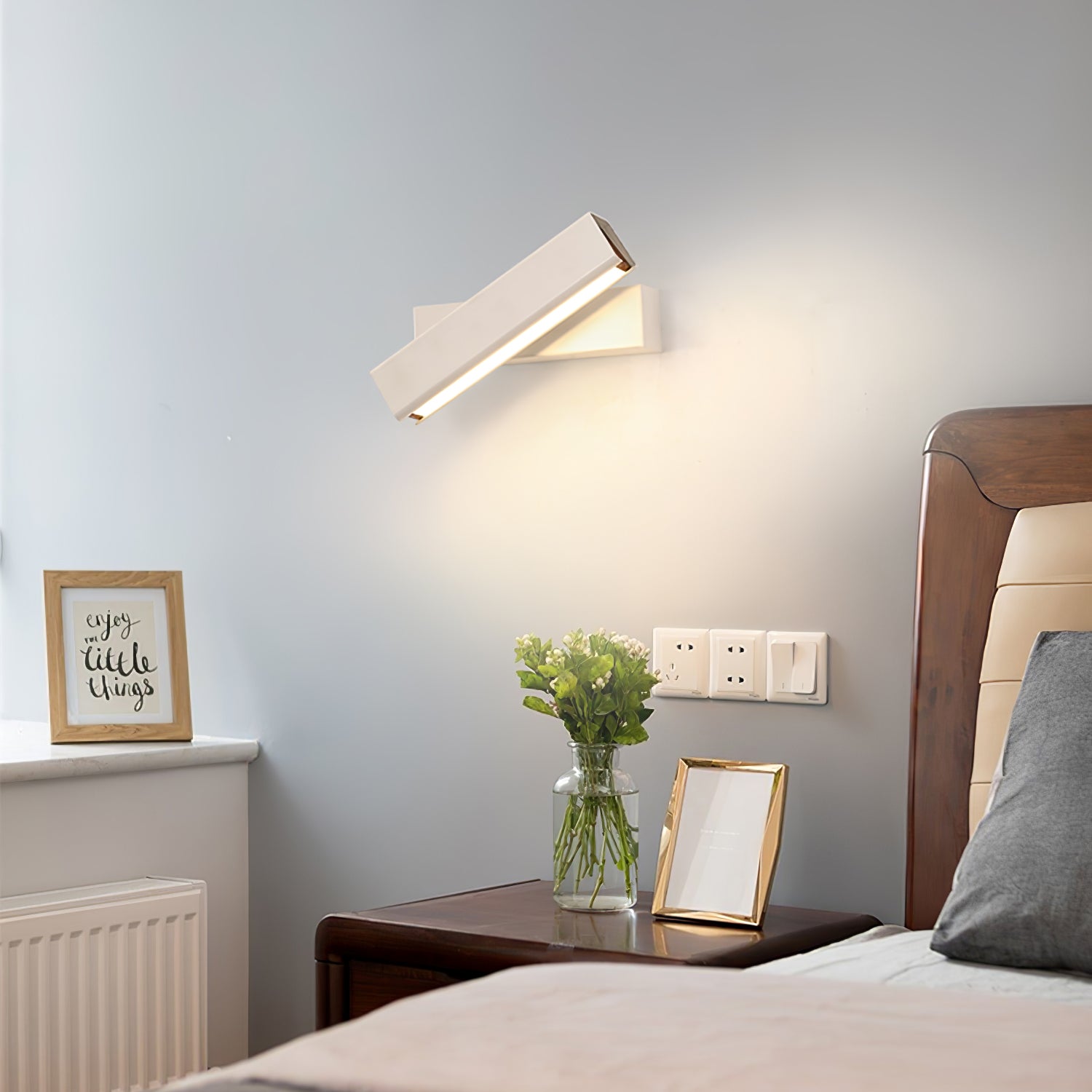 LED Clasp Wall Lamp - Adjustable Arm Fixture for Living Room, Bedroom & Hallway Lighting