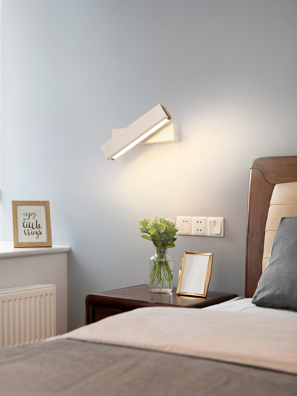 LED Clasp Wall Lamp - Adjustable Arm Fixture for Living Room, Bedroom & Hallway Lighting