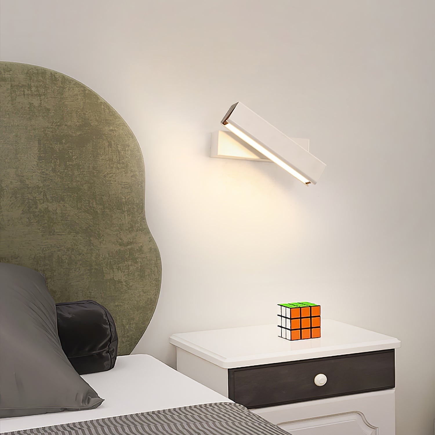 LED Clasp Wall Lamp - Adjustable Arm Fixture for Living Room, Bedroom & Hallway Lighting